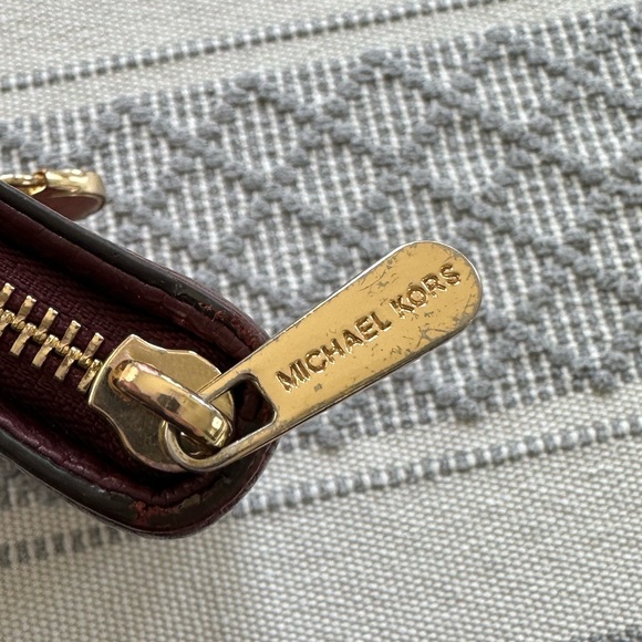 Michael Kors Wallet - Picture 5 of 11